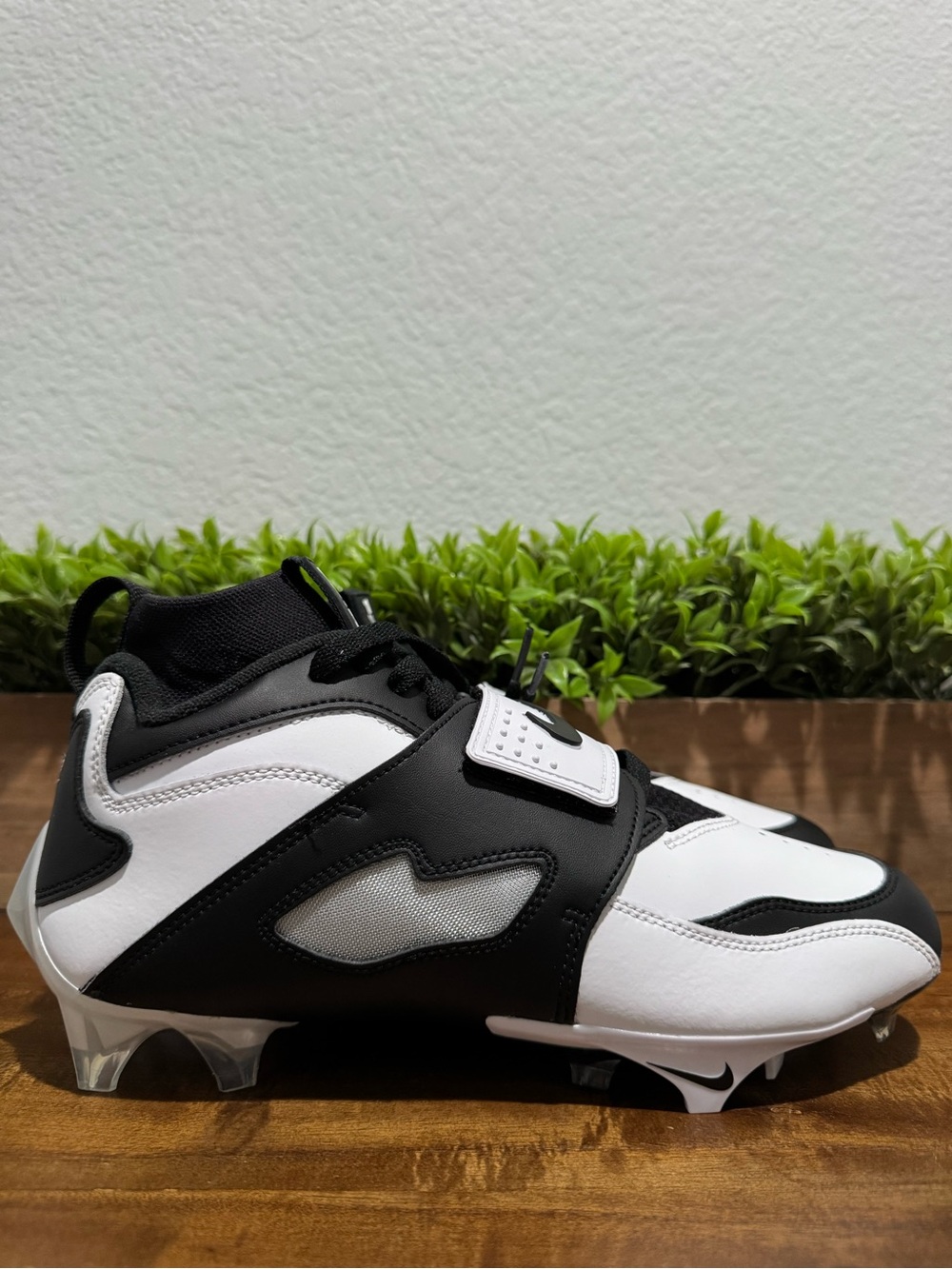 Nike Air Diamond Turf 93 TD White/Black Football Cleats HF5298-101 Mens Size 8.5